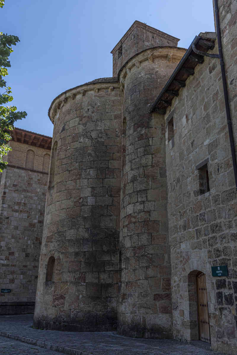 Reyno de Navarra - monasterio de Leyre 08 - iglesia de San Salvador de Leyre.jpg